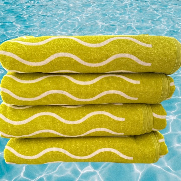NEW 4 oversized Pack of  beach and pool towels color green/stripes - 30i… - Picture 5 of 8